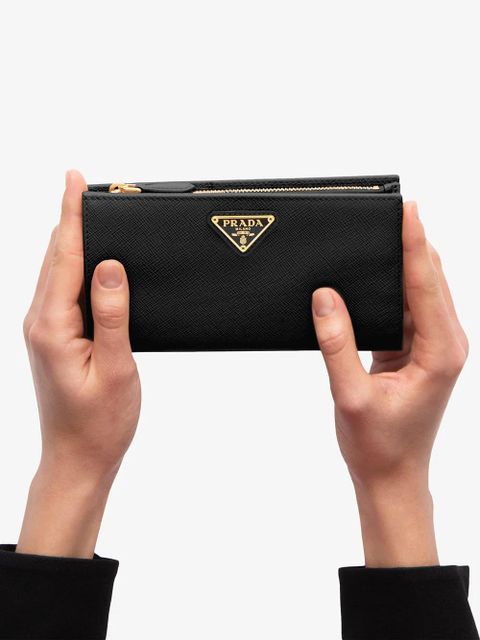 Prada logo-plaque zipped wallet - Black