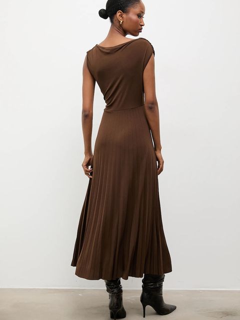 Answear.LAB sukienka kolor brązowy midi rozkloszowana