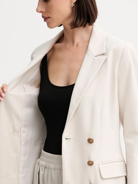 Guess marynarka MAELICE kolor beżowy dwurzędowa gładka W5YN39 KCMU2