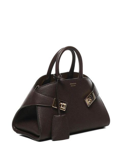 Ferragamo keychain-charm tote bag - Brown