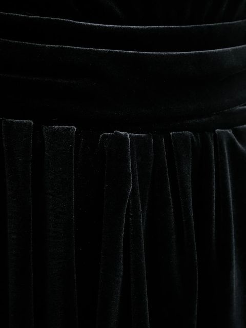 Answear.LAB kombinezon welurowy kolor czarny z dekoltem okrągłym