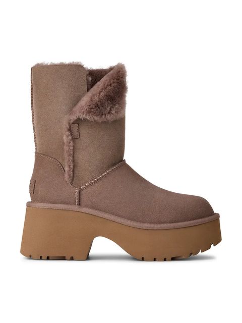 UGG śniegowce zamszowe Esmee Boot kolor beżowy 1171533.CRBO - zdjęcie produktu nr 1