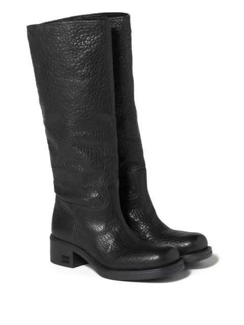 Miu Miu logo-embossed leather boots - Black - zdjęcie produktu nr 2