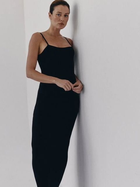 MUUV. sukienka JORDE kolor czarny maxi dopasowana