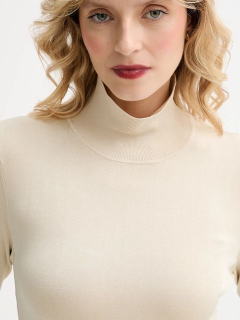 Filippa K sweter damski kolor beżowy lekki z półgolfem 31664