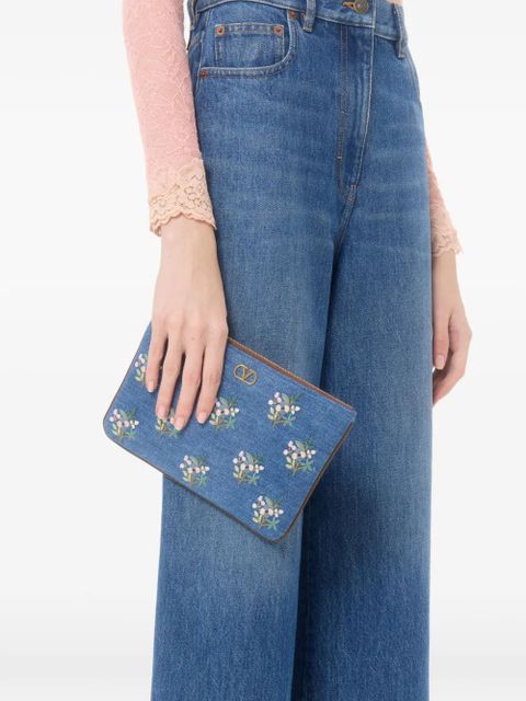Valentino Garavani Vlogo Signature clutch bag in denim with floral embroidery - Blue - zdjęcie produktu nr 2