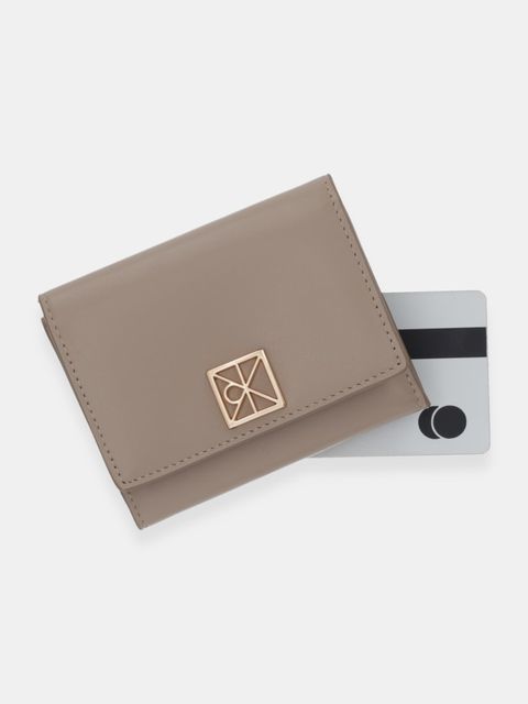 Calvin Klein portfel skórzany damski kolor beżowy LV04F1082G