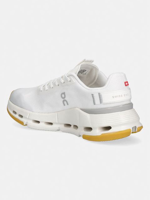 On sneakersy Cloudnova Form 2