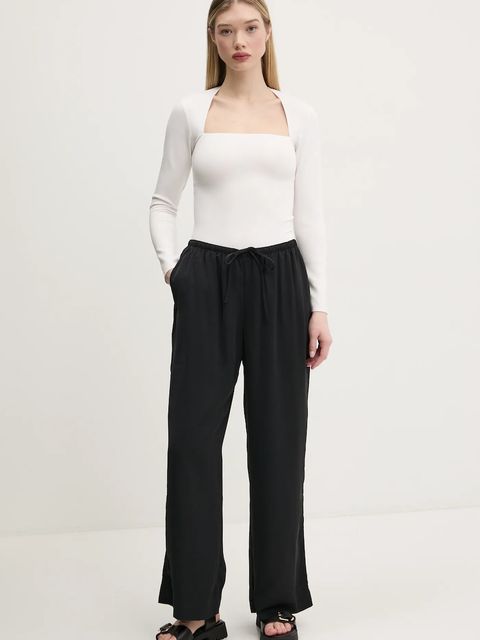 Abercrombie & Fitch spodnie - zdjęcie produktu nr 1