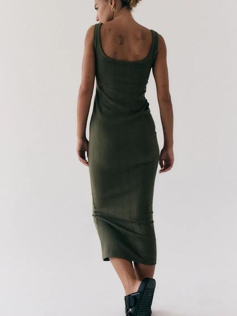 MUUV. sukienka sukienka długa FENDU kolor zielony midi dopasowana