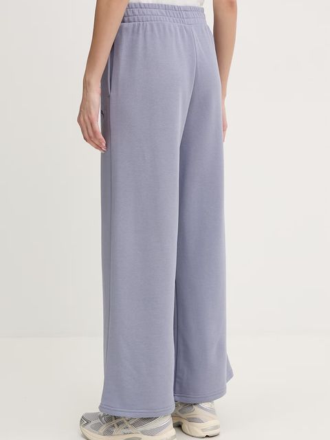 Puma spodnie dresowe Essential Cat Comfort - zdjęcie produktu nr 2