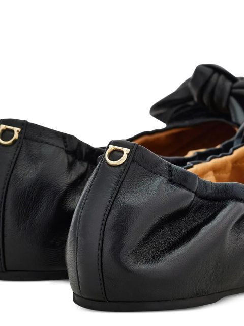 Ferragamo bow-detail draped leather ballet flats - Black