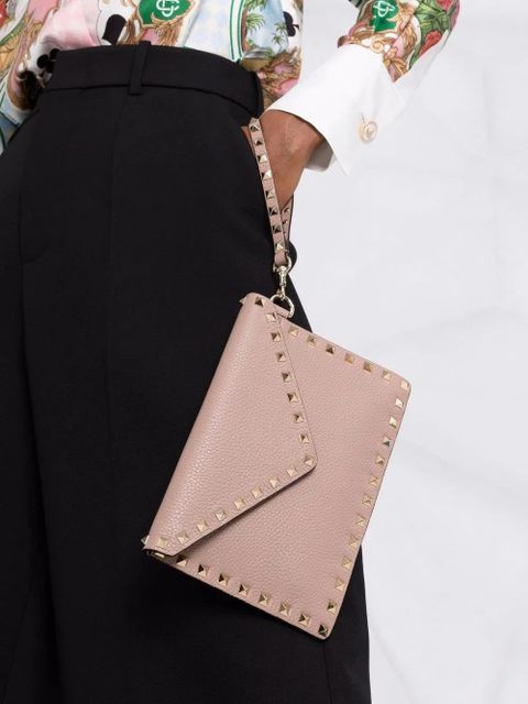 Valentino Garavani Rockstud envelope clutch - Neutrals