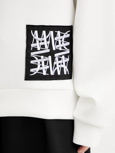 MMC STUDIO bluza damska kolor biały z kapturem z aplikacją VERITE.HOODIE