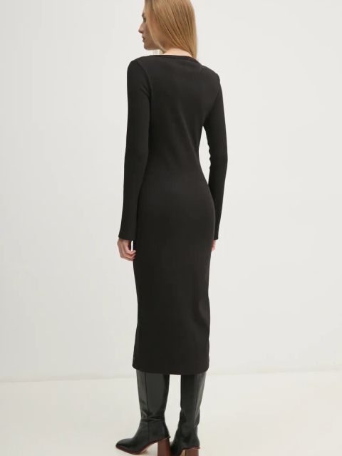 Calvin Klein Jeans sukienka kolor czarny midi dopasowana J20J224830