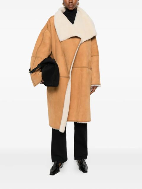 TOTEME draped shearling coat - Brown