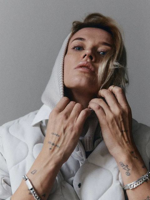 MUUV. kominiarka CALLA kolor beżowy - zdjęcie produktu nr 1