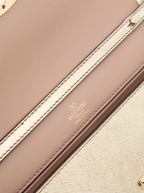 Valentino Garavani Vlogo The Bold Edition laminated calfskin wallet with shoulder strap - Gold