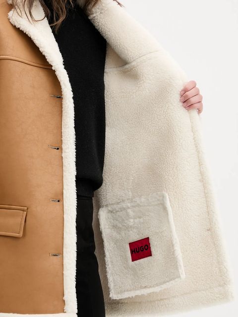 HUGO płaszcz kolor beżowy 50546743