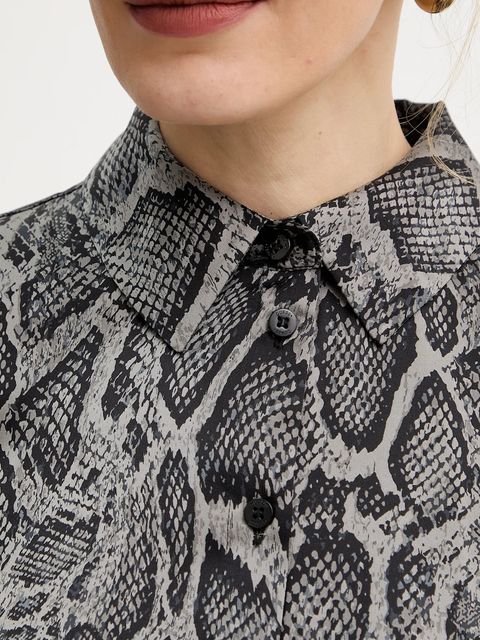 Guess koszula FERNANDA damska kolor czarny regular z kołnierzykiem klasycznym W5BH83 WF1T2