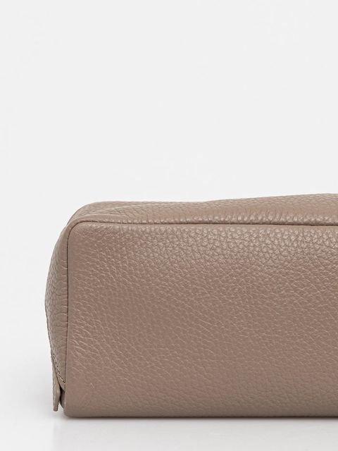 Coccinelle kosmetyczka skórzana kolor beżowy E5.MUK.95.G3.01