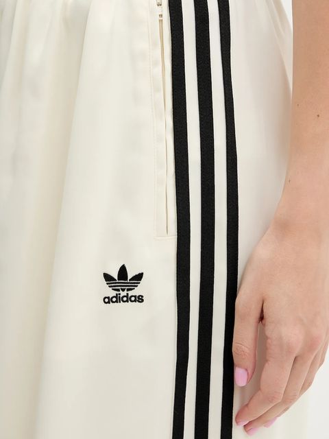 adidas Originals spodnie dresowe Satin Tp Wl damskie kolor beżowy z aplikacją KD2542