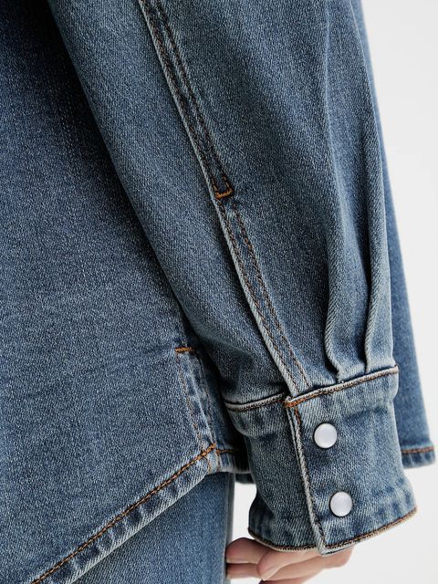 Gestuz koszula jeansowa damska kolor niebieski relaxed z kołnierzykiem klasycznym 10910575