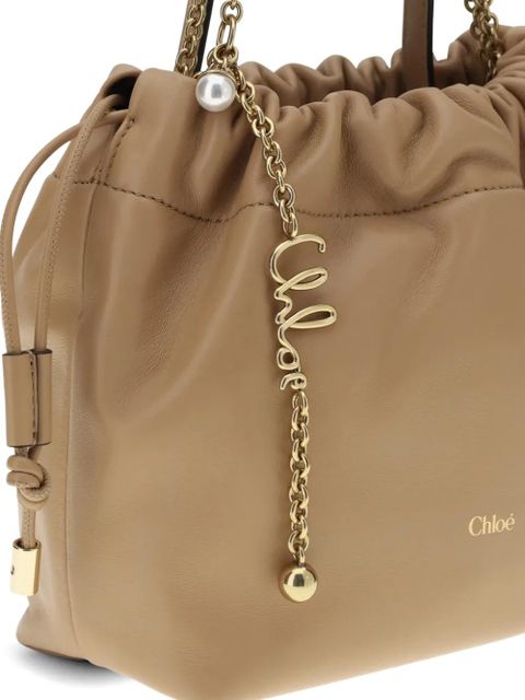 Chloé chain charm bucket bag - Neutrals