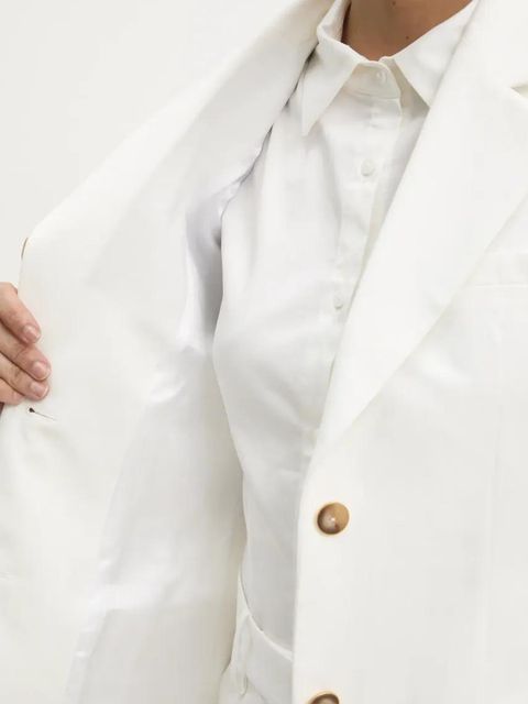 Answear.LAB marynarka taliowana z chustą kolor biały jednorzędowa gładka