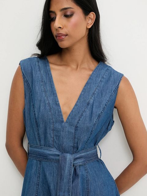 Answear.LAB sukienka jeansowa kolor niebieski midi rozkloszowana