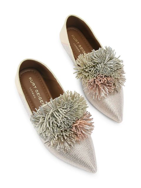 Kurt Geiger London mokasyny zamszowe Pom Pom Point Slip On kolor beżowy na płaskim obcasie 5388365209