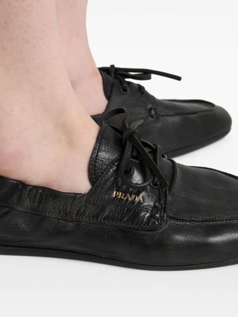Prada shuffle antiqued-leather boat shoes - Black