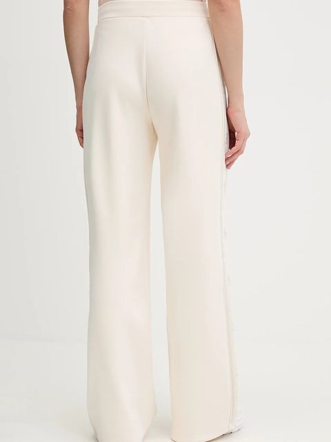 Guess spodnie dresowe OCTAVIA damskie kolor beżowy z aplikacją V5BB12 KCX22 - zdjęcie produktu nr 2