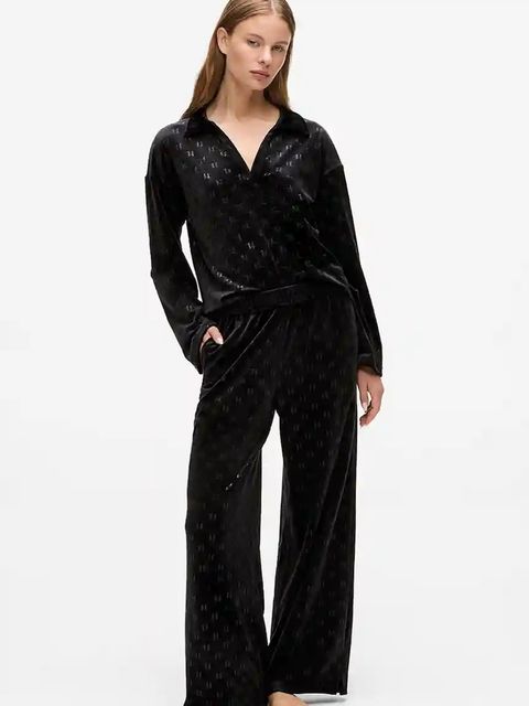 Karl Lagerfeld spodnie dresowe bawełniane damskie kolor czarny gładkie A4W44008 - zdjęcie produktu nr 1