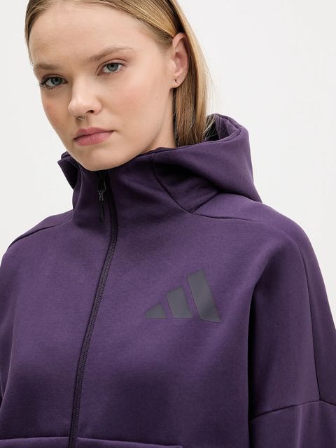 adidas bluza adidas x Z.N.E damska kolor fioletowy z kapturem z nadrukiem KC4569