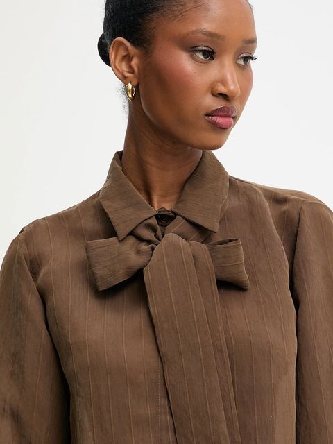 Answear.LAB koszula damska kolor brązowy relaxed z kołnierzykiem klasycznym