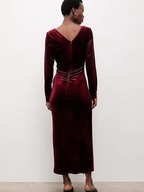 Answear.LAB sukienka welurowa kolor bordowy maxi dopasowana