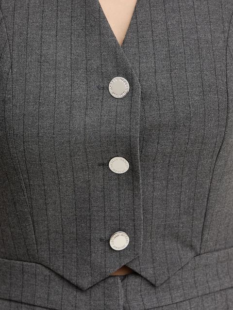 Morgan kombinezon kolor szary z dekoltem w szpic PAMIL.F