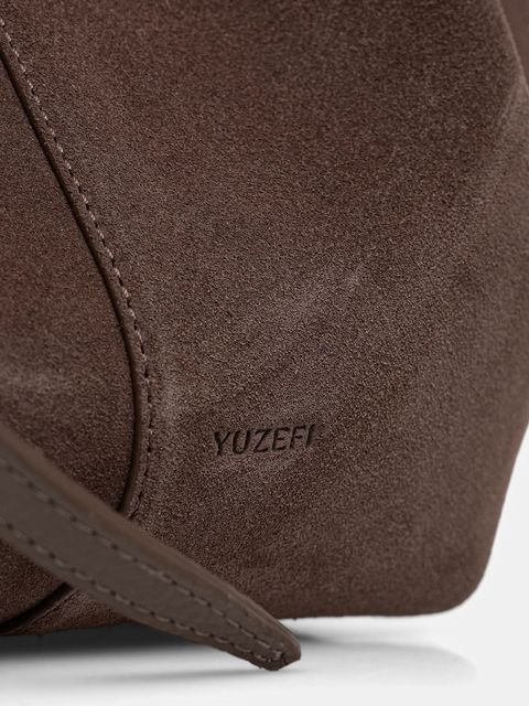 Yuzefi torebka zamszowa MOCHI kolor brązowy YUZRS26-HB-MO-S026