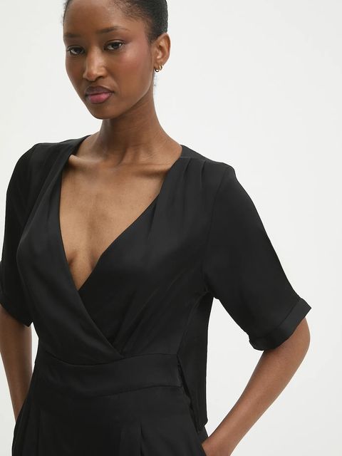 Answear.LAB kombinezon kolor czarny z dekoltem w szpic