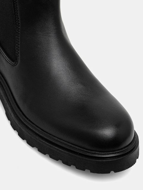 Tommy Hilfiger kozaki skórzane TH LTHR CLEATED LONG BOOT damskie kolor czarny na płaskim obcasie FW0FW08985