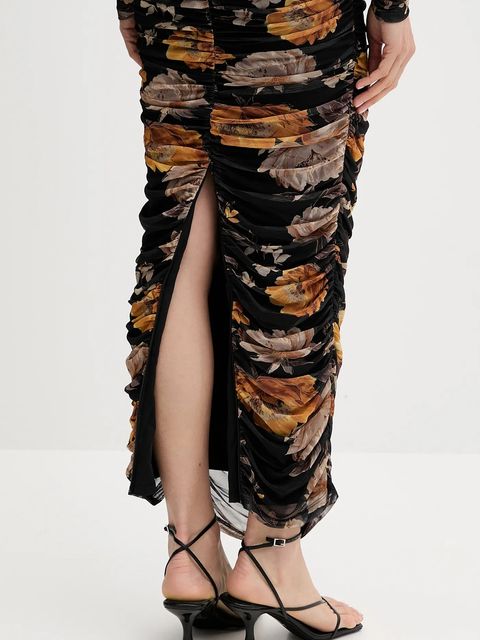 Bardot sukienka kolor czarny midi dopasowana 60096DB