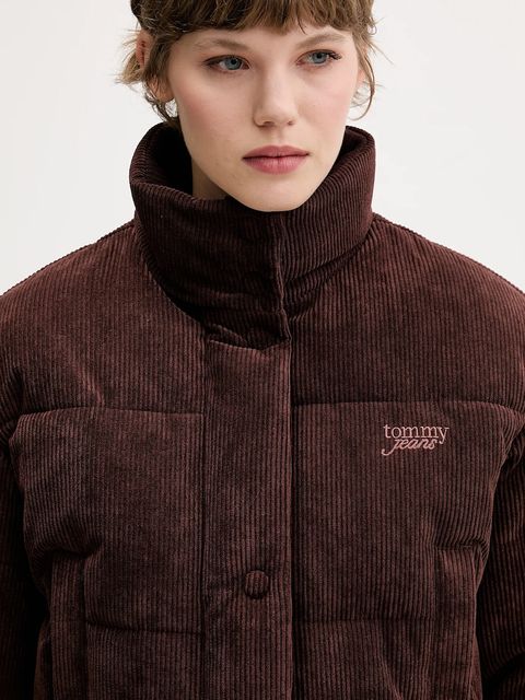 Tommy Jeans kurtka kolor brązowy zimowa oversize DW0DW21658