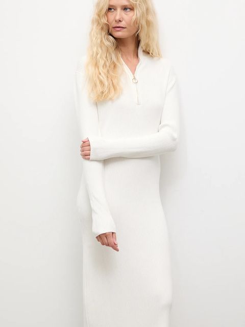 Answear.LAB sukienka z kaszmirem kolor beżowy midi dopasowana - zdjęcie produktu nr 1