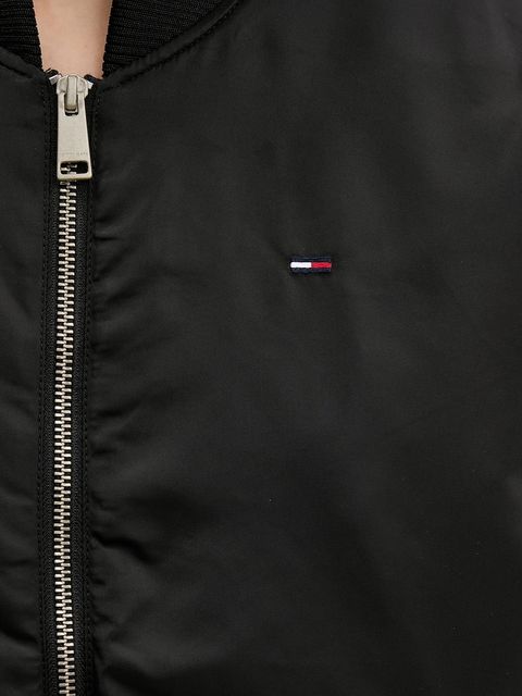 Tommy Jeans kurtka bomber kolor czarny przejściowa oversize DW0DW22046 - zdjęcie produktu nr 2