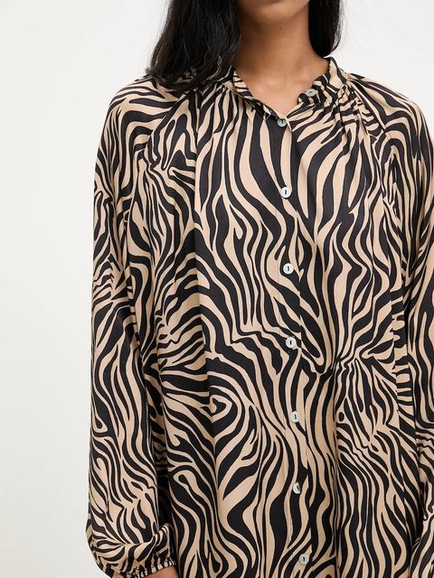 Answear.LAB sukienka kolor brązowy midi rozkloszowana