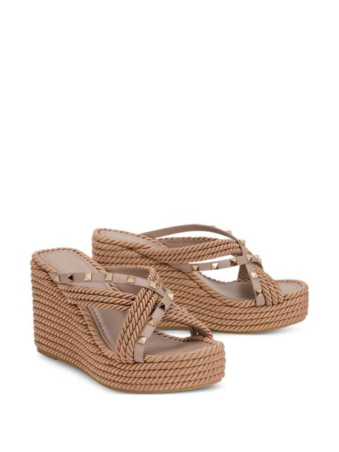 Valentino Garavani logo-print flatform sandals - Neutrals