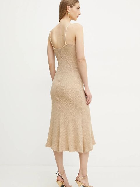 Bardot sukienka kolor beżowy midi dopasowana 57998DB7