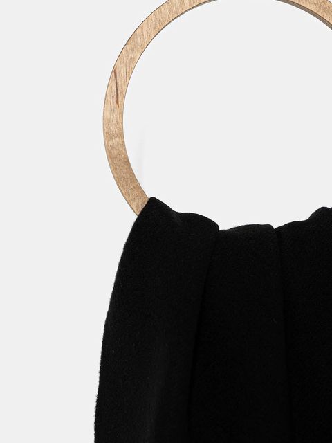 Moschino szalik wełniany kolor czarny z aplikacją M3330 30835 - zdjęcie produktu nr 2