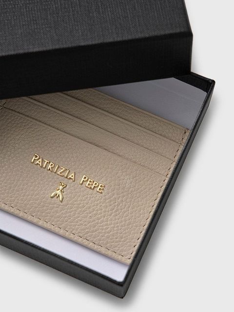 Patrizia Pepe etui na karty skórzane kolor beżowy CQ7001 L001